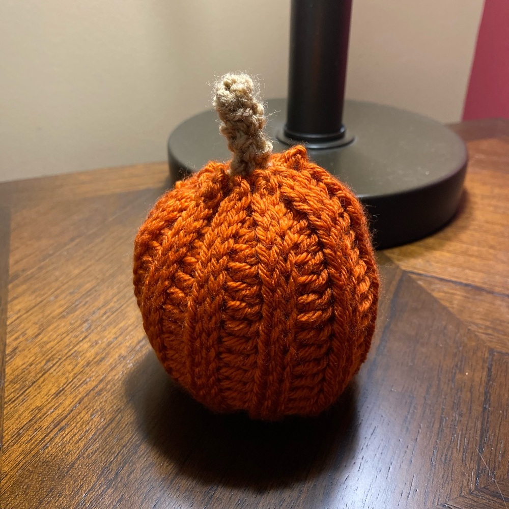 Small crochet pumpkin